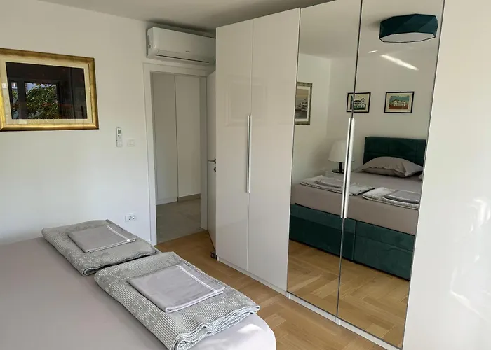 Crassula Aurea Апартаменти Спліт